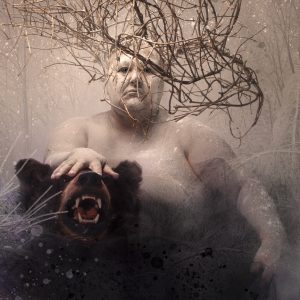 La Dame et Ursus/Lady with bear, dimensions indéterminées, mise-en-scène photographique de Migno, photographe collaborateur : Jérôme Bertrand, 2019